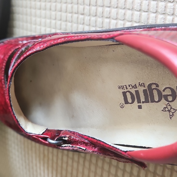 Alegria Shiny Red Dress Shoes SIZE 37 - Picture 10 of 11